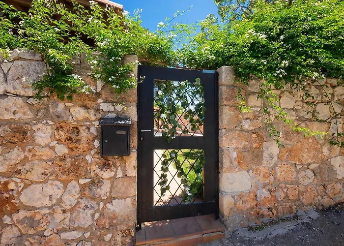 Giani By Posarellivillas